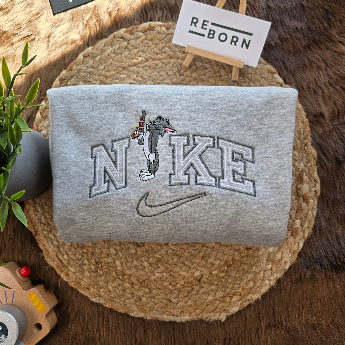 Sweat-shirt brodé au point rose