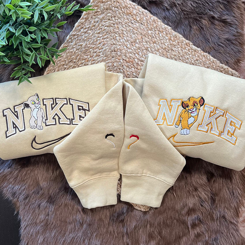 Pack of embroidered Simba and Nala sweatshirts