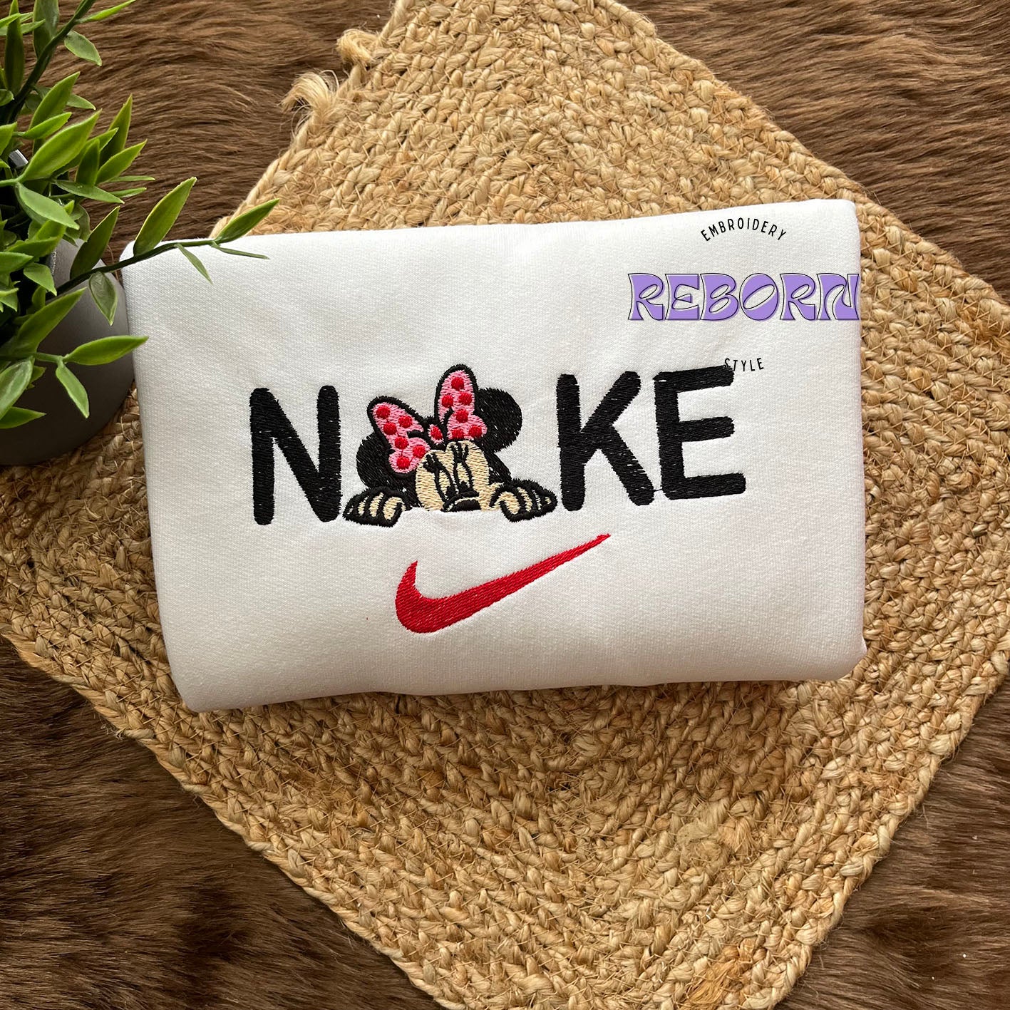 Minnie Embroidered Sweatshirt