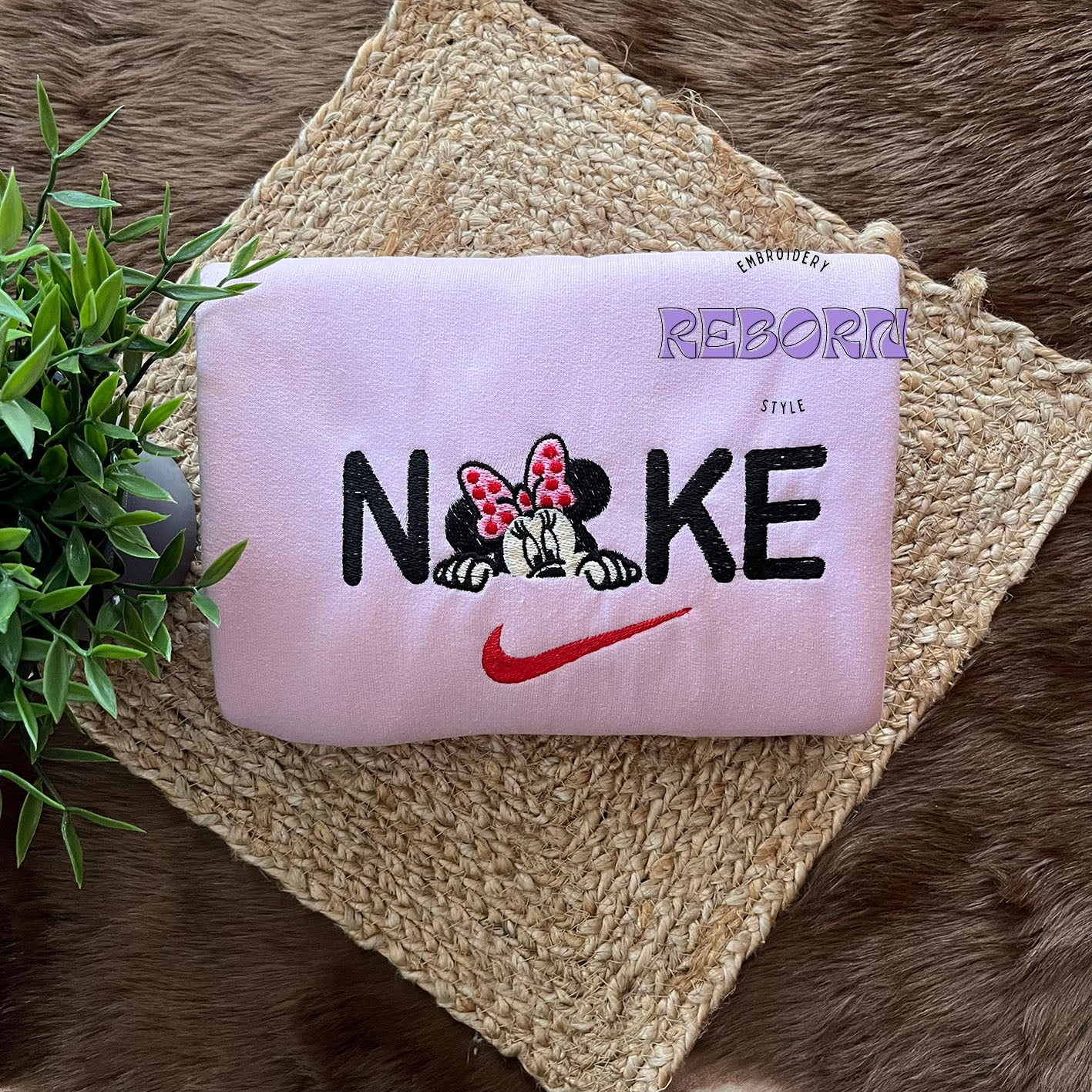Minnie Embroidered Sweatshirt
